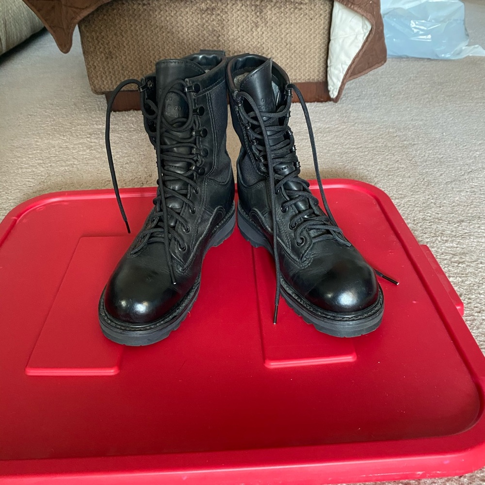 Bates military boots
